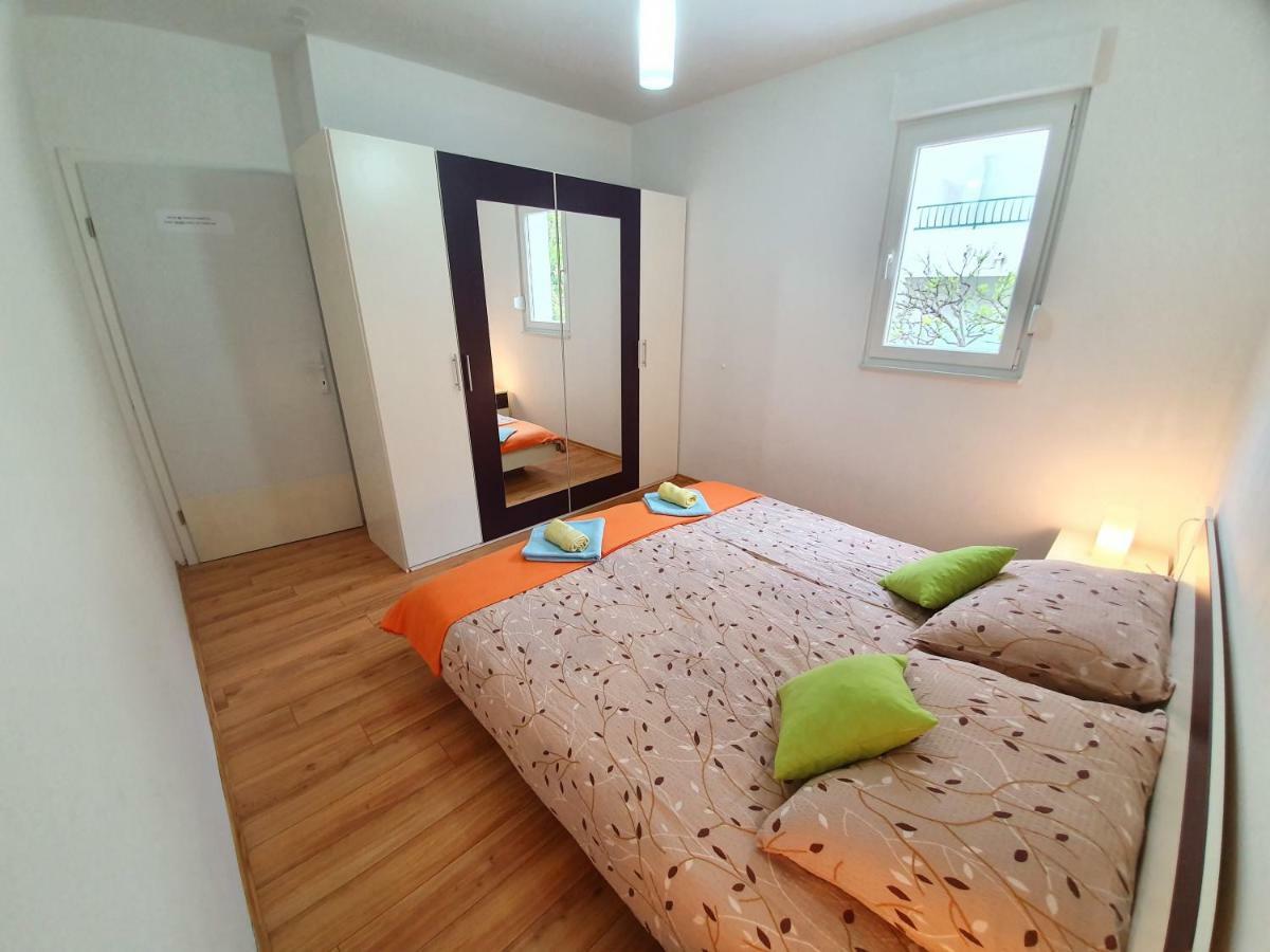 Apartments Lara Drvenik  Buitenkant foto